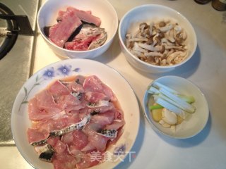 菌菇黑鱼片的做法步骤：5