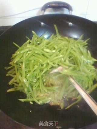 蒜香豆角的做法步骤：4