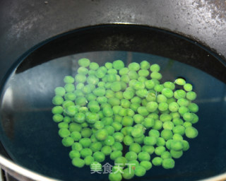豌豆炒牛肉粒的做法步骤：7