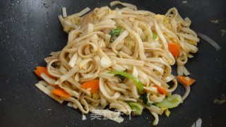 鸡蛋蔬菜炒面的做法步骤：8