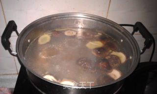 香菇炖鸡的做法步骤：7