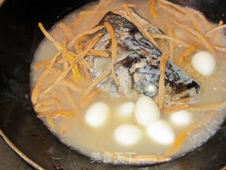 鱼头黄花菜汤的做法步骤：10