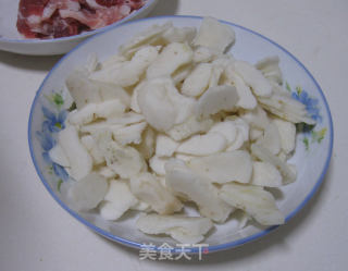 荸荠肉片的做法步骤：2