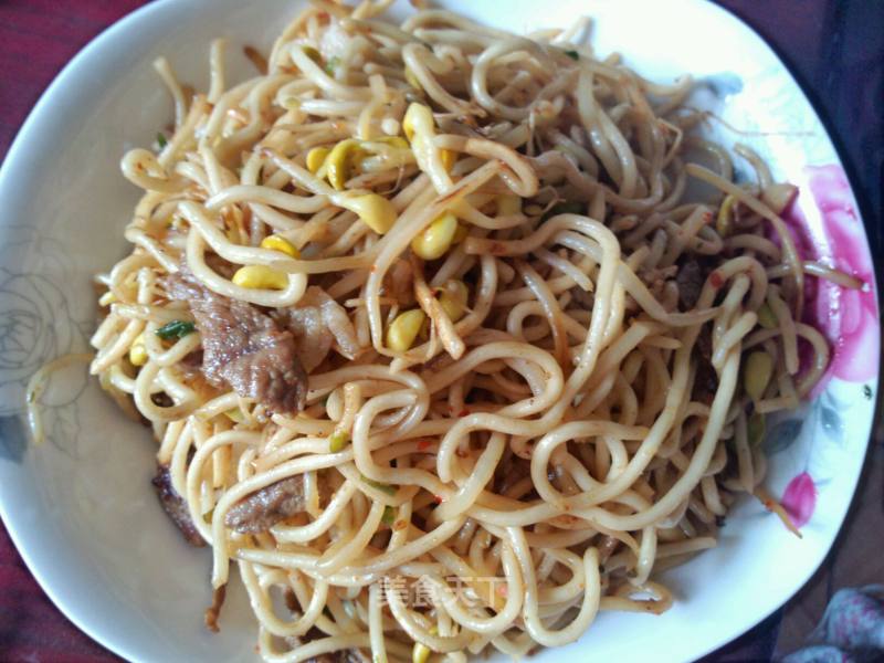豆芽炒面的做法
