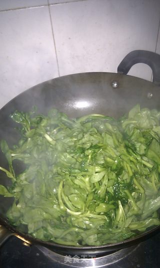 清炒筒篙的做法步骤：3