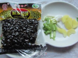 豆豉烧鳊鱼的做法步骤：2