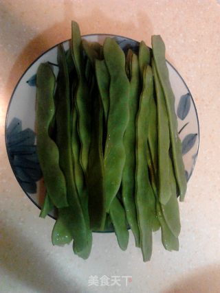 鸡蛋炒扁豆的做法步骤：1