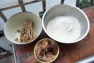 茶树菇扣肉包的做法步骤：1