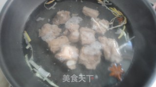 土豆炖排骨的做法步骤：2