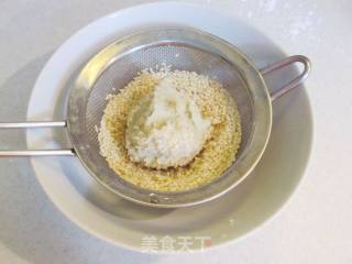 椰香红薯饼的做法步骤：3