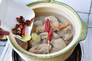 五香酱鸡肝的做法步骤：5