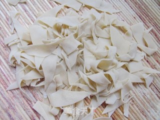 汤汤水水的滋润——南瓜汤面片的做法步骤：2