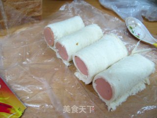 电饭锅------炸鸡腿和火腿土司卷的做法步骤：1