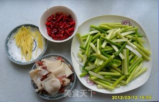 小炒蒜苔的做法步骤：1