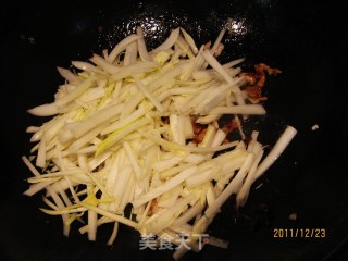 黄豆酱炒海带白菜丝的做法步骤：6