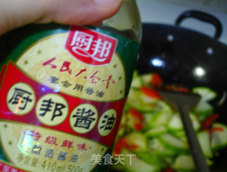 西葫芦炒木耳的做法步骤：6