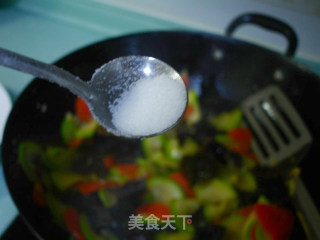 西葫芦炒木耳的做法步骤：8