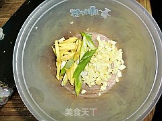 腐乳肉酱烤鸡翅的做法步骤：2