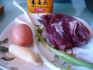 腐乳爆肉的做法步骤：1
