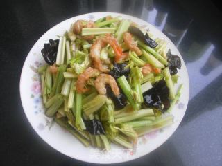 （四菜一汤）海米生拌芹菜心的做法步骤：5