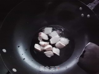 家常菜--胡萝卜烧肉的做法步骤：2