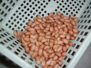 油酥花生米的做法步骤：1