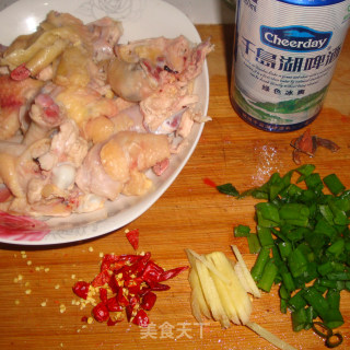 啤酒鸡的做法步骤：1
