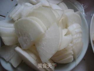 咸菜炒萝卜的做法步骤：1
