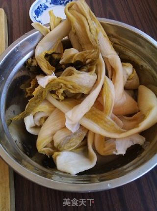 酸菜氽白肉的做法步骤：1