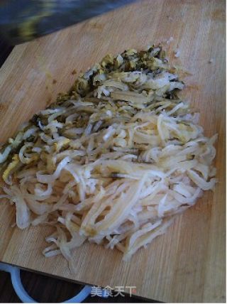 酸菜氽白肉的做法步骤：2