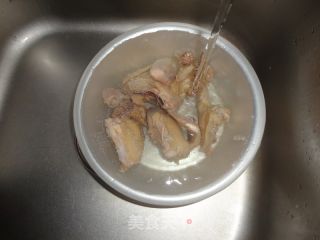 清炖鸽子汤的做法步骤：3