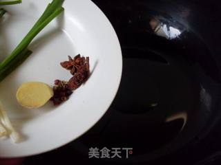 红烧肥肠的做法步骤：1