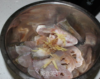 豆豉蒸鲈鱼 新鲜美味，营养丰富的做法步骤：3