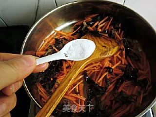 胡萝卜炒金针菇的做法步骤：7