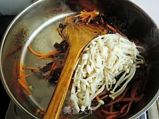胡萝卜炒金针菇的做法步骤：9