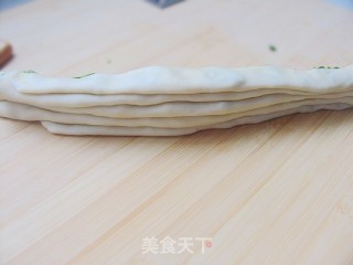 简单三招教你做出超级千层饼——韭香千层饼的做法步骤：7