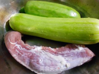 西葫芦炒肉片的做法步骤：1