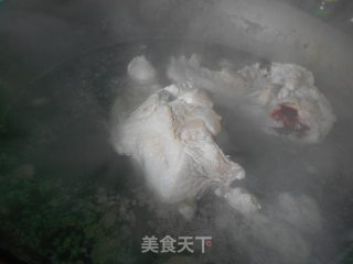 骨头墨鱼汤的做法步骤：3