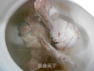 骨头墨鱼汤的做法步骤：4