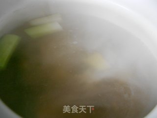骨头墨鱼汤的做法步骤：5