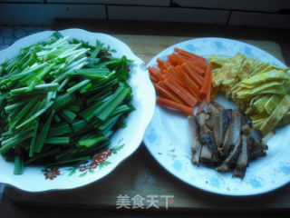 韭菜炒三丝的做法步骤：5