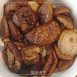 如果你不想只吃简单的调味面条--------香菇脆臊面的做法步骤：1