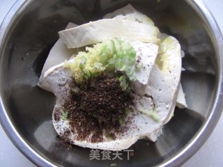 鸡蛋豆腐丸子的做法步骤：2