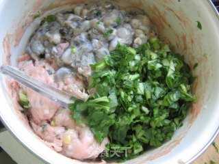 主食篇——【双菇海蛎子锅贴】的做法步骤：9