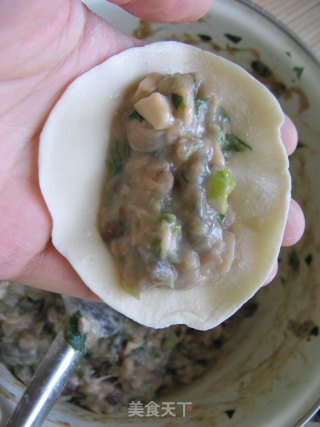 主食篇——【双菇海蛎子锅贴】的做法步骤：12