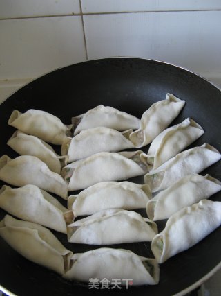 主食篇——【双菇海蛎子锅贴】的做法步骤：14