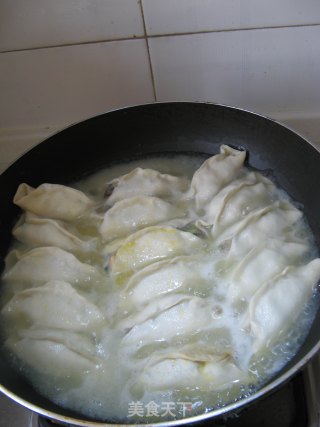 主食篇——【双菇海蛎子锅贴】的做法步骤：16