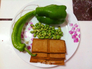 双椒豆干的做法步骤：1