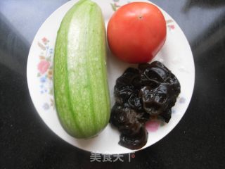 西葫芦番茄炒鸡蛋的做法步骤：1