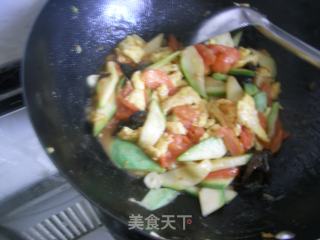 西葫芦番茄炒鸡蛋的做法步骤：9